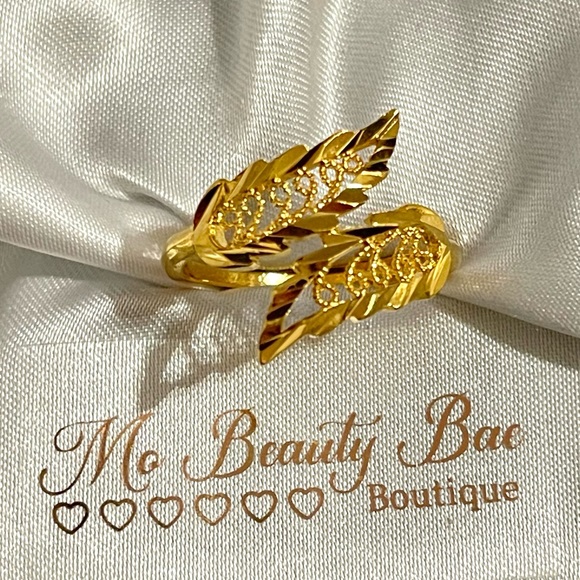 Gold Leaf Ring - Picture 2 of 6